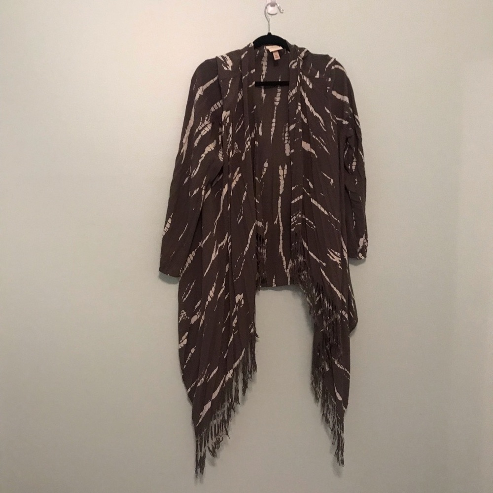 Knox Rose dark grey and white kimono